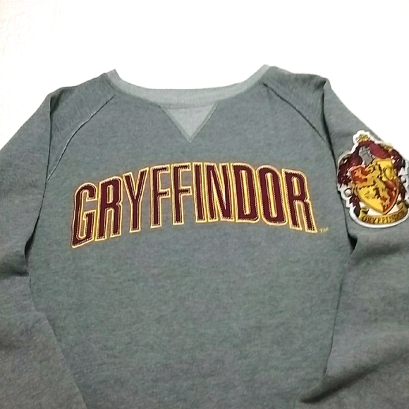 Vintage Harry Potter GRYFFINDOR Small 2019 Sweatshirt - Picture 1 of 7